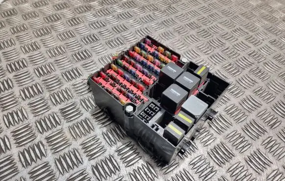 Ford Fiesta Fuse box set 4s6t14401keb 4s6t17k400aa