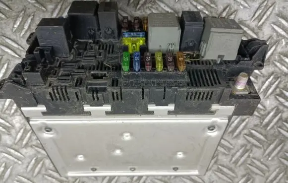 Mercedes-Benz E W211 Fuse module 2115453801