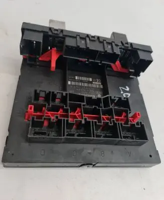 Volkswagen Golf V Fuse box set 1K0937049K F005V00456 H30S0701