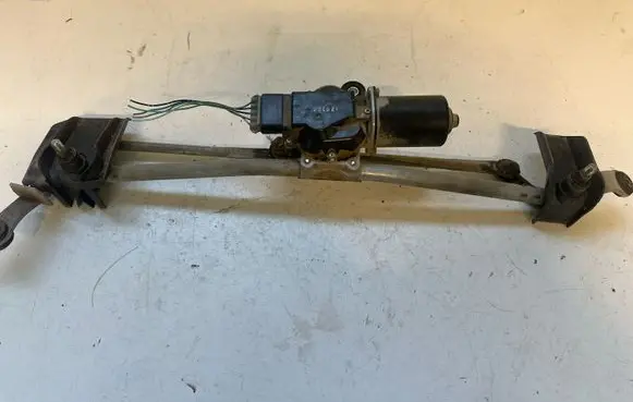 Isuzu D-Max Front wiper linkage and motor 8981425080
