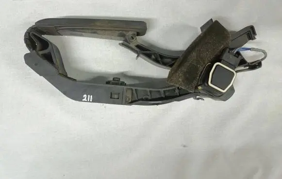 Mercedes-Benz E W211 Accelerator throttle pedal A2113000604 A2113010001
