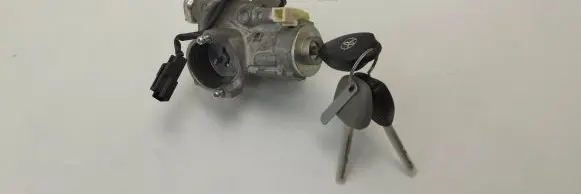 Toyota Avensis T270 Ignition lock 45020-0204