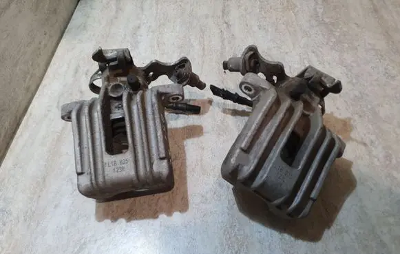 Volkswagen PASSAT B5.5 Rear brake caliper 123R