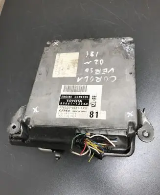 Toyota Corolla Verso E121 Engine control unit/module 1752008121