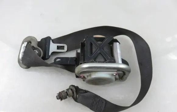 Suzuki Grand Vitara II Front seatbelt 