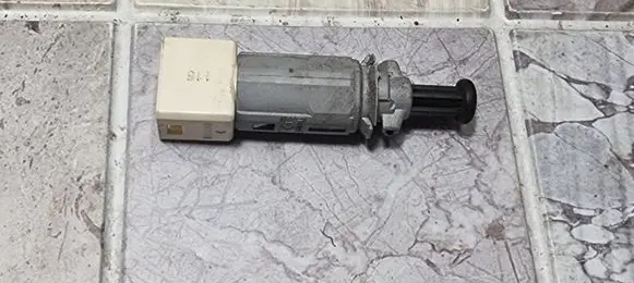 Mitsubishi Colt Brake pedal sensor switch MR977584