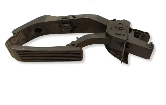 Mercedes-Benz E W211 Accelerator throttle pedal A2113000404