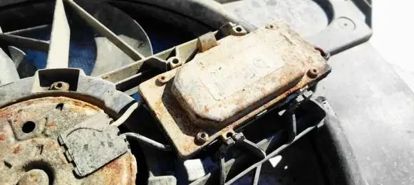 Volvo V50 Coolant fan relay 1137328148