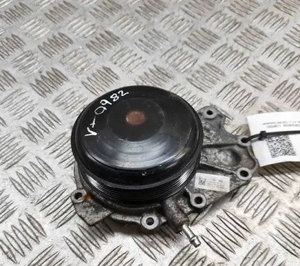Mercedes-Benz C W205 Water pump A6512006001