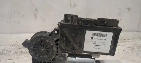 Volkswagen Touareg I Front door window regulator motor 0130821765