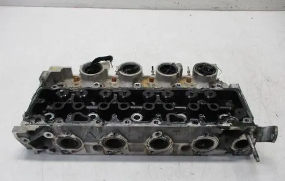 Peugeot 206 Engine head 