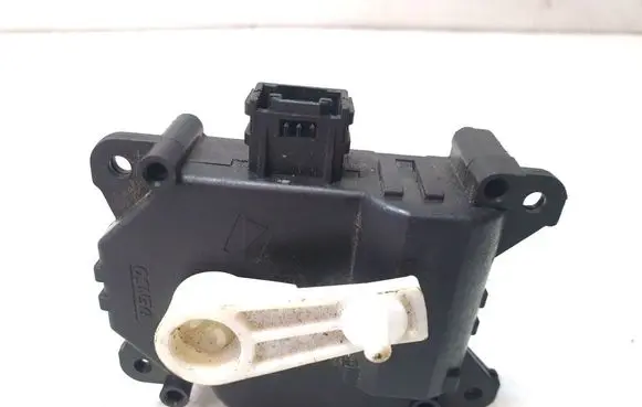 Toyota Avensis T270 Air flap motor/actuator 138002810