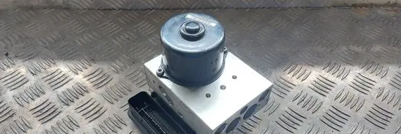 Mercedes-Benz C W203 ABS Pump A2095452532 A2034310812