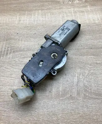Mazda Xedos 6 Sunroof motor/actuator 8331002611 T7208020