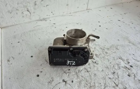 Toyota RAV 4 (XA40) Throttle valve 22030-390F0-A
