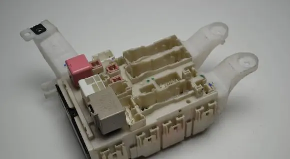 Toyota Auris 150 Fuse module 8273002130A 02097J17