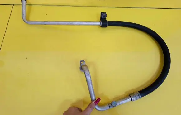 Air conditioning (A/C) pipe/hose