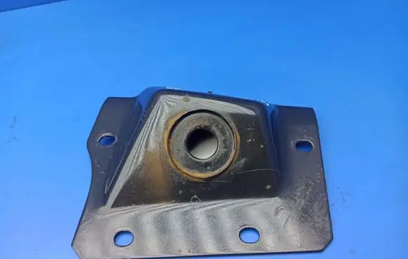 Jaguar XJ X308 Lower shock absorber bracket 