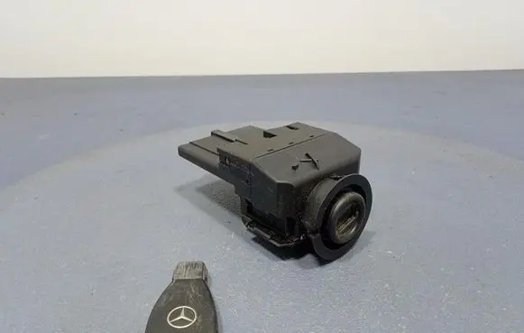 Mercedes-Benz Vito Viano W639 Ignition lock 6395450508