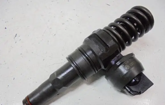Skoda Octavia Mk2 (1Z) Fuel injector 038130073AG