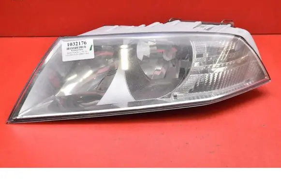 Skoda Octavia Mk2 (1Z) Headlight/headlamp 1Z1941015
