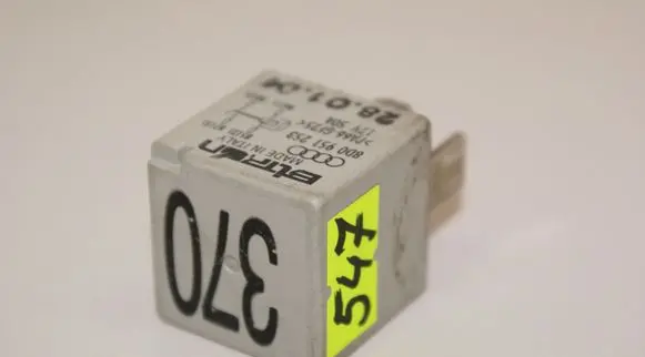 Audi A6 S6 C5 4B Other relay 8D0951253