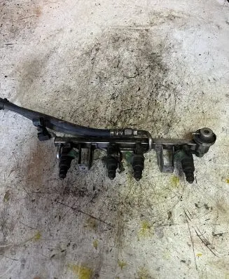 Volkswagen PASSAT B5.5 Fuel main line pipe ZSB06B133313M