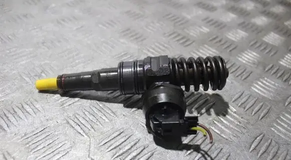 Skoda Fabia Mk2 (5J) Fuel injector 0414720215