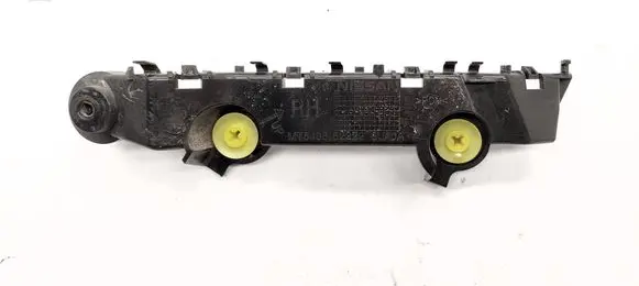 Front bumper mounting bracket