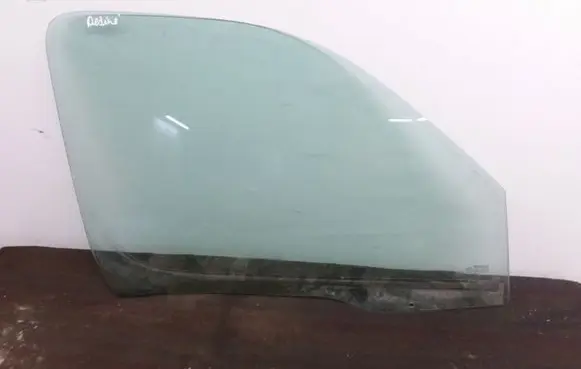 Peugeot Partner Front door window glass four-door