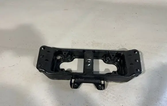 Gearbox mounting bracket