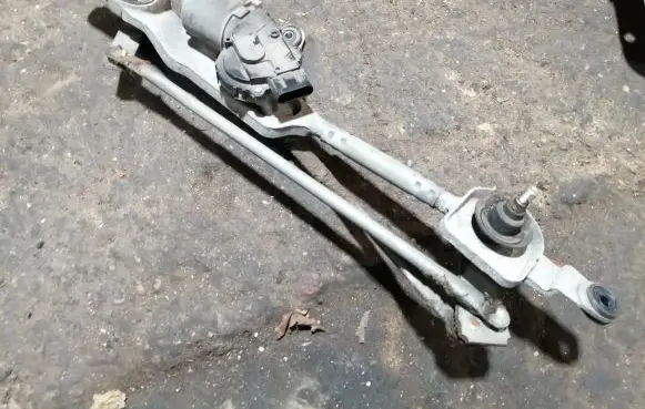 Opel Insignia A Front wiper linkage and motor 13227392