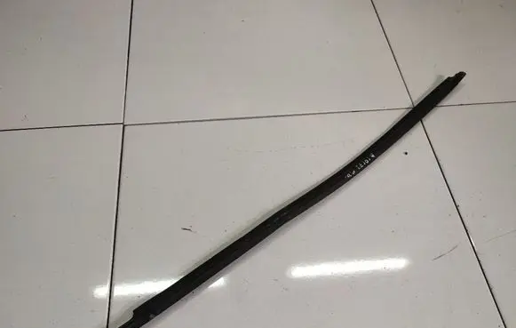 Front door glass trim molding