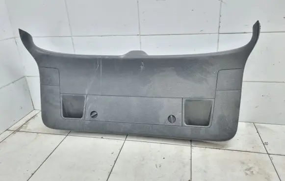 Tailgate trim
