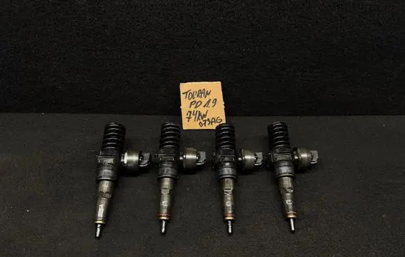 Volkswagen Touran I Fuel injectors set 038130073AG