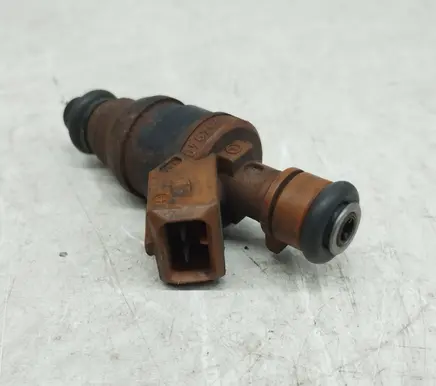 Mercedes-Benz E W124 Fuel injector 0000784949 A0000784949 0280155217