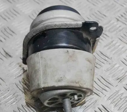 Audi Q7 4L Engine mount bracket 7L8199131A
