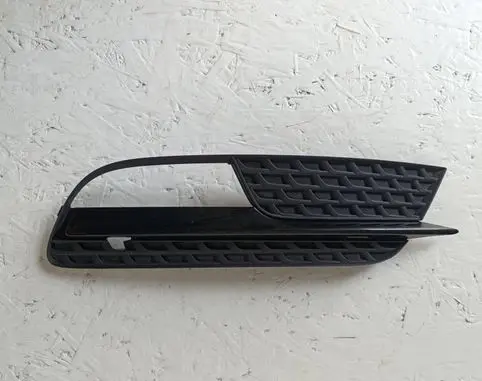 Audi A5 8T 8F Front fog light trim/grill 8T0807682