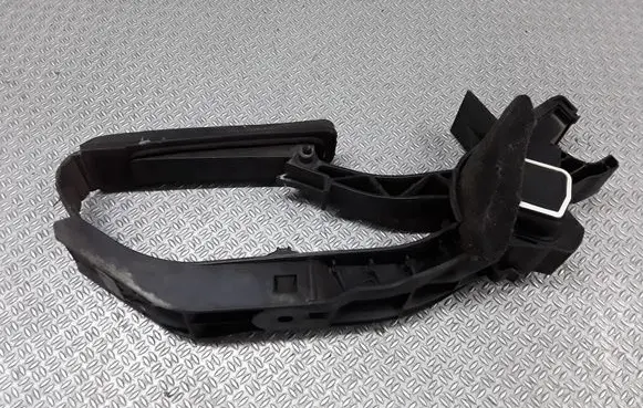Mercedes-Benz E W211 Accelerator throttle pedal A2113000404