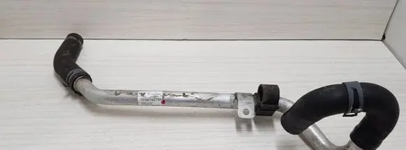 Coolant pipe/hose
