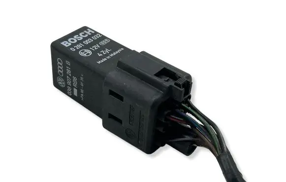 Audi A4 S4 B8 8K Glow plug pre-heat relay 0281003032