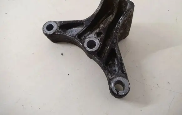 Volkswagen Up Gearbox mounting bracket 1S0199117