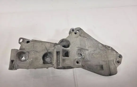 Renault Megane III Generator/alternator bracket 8200669494
