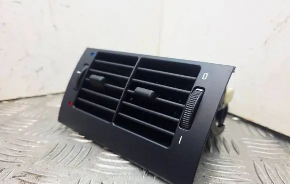 BMW 5 E39 Rear air vent grill 8376150