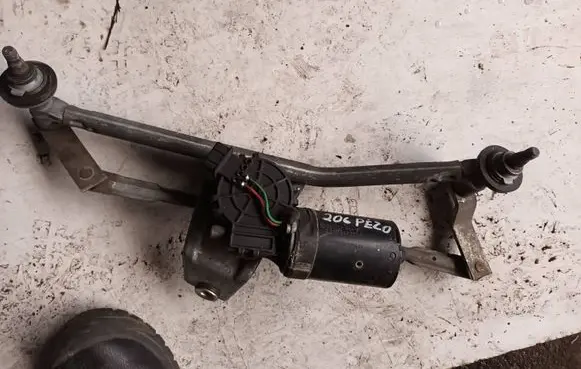 Peugeot 206 Front wiper linkage 