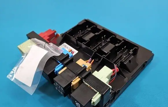 Volkswagen Golf VI Central body control module 5K0937084F IMPRK1583328