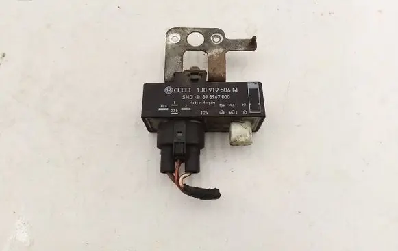 Seat Ibiza III (6L) Coolant fan relay 1J0919506M 898967000