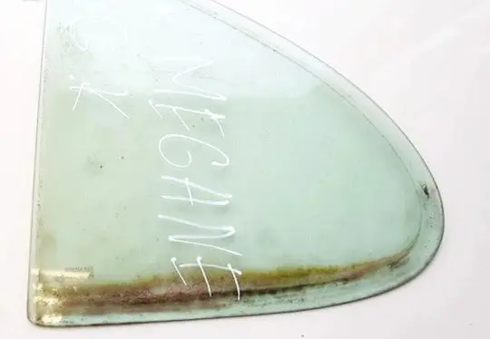 Rear vent window glass