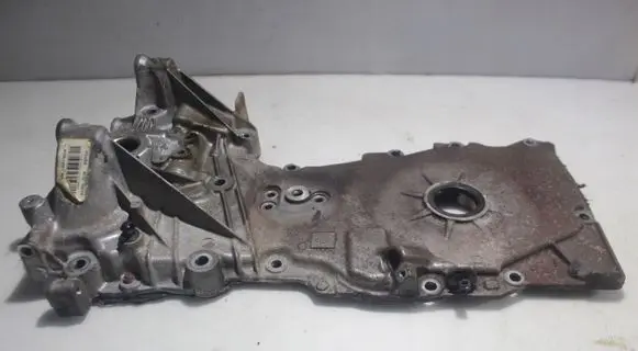 Renault Clio IV Timing chain cover 