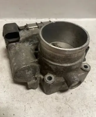Audi A4 S4 B5 8D Throttle valve 06A133062C